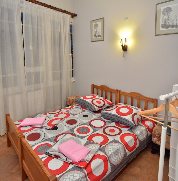 Griboedov Hostel & Suites Τυφλίδα Δωμάτιο φωτογραφία