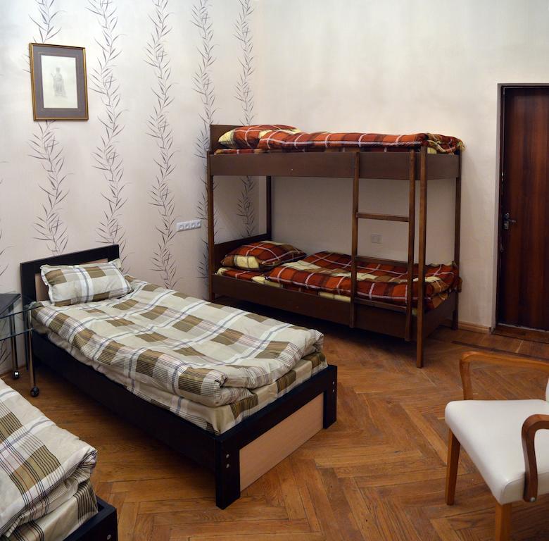 Griboedov Hostel & Suites Τυφλίδα Δωμάτιο φωτογραφία