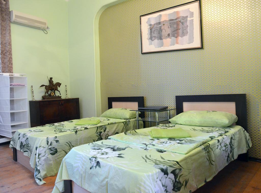 Griboedov Hostel & Suites Τυφλίδα Δωμάτιο φωτογραφία