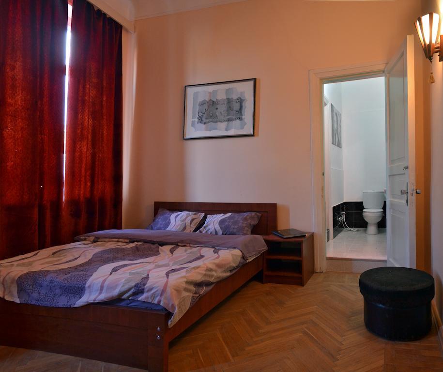 Griboedov Hostel & Suites Τυφλίδα Δωμάτιο φωτογραφία